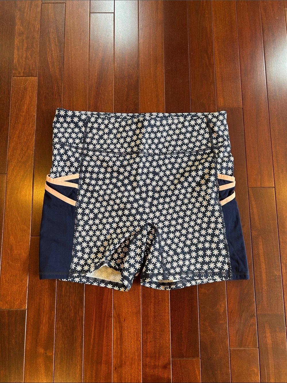 Fabletics Trinity Motion365® Mid Rise 5'' Short - Picture 4 of 6
